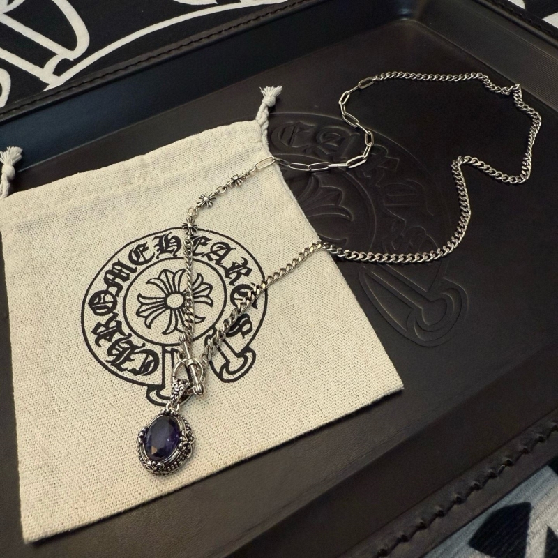 Ch*0me He**ts necklaces